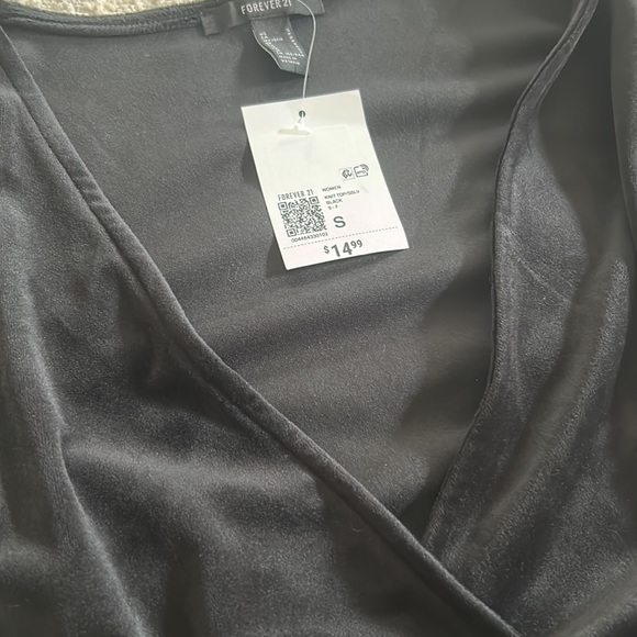 NWT BLACK VELVET FRONT TIE TOP - Picture 2 of 4